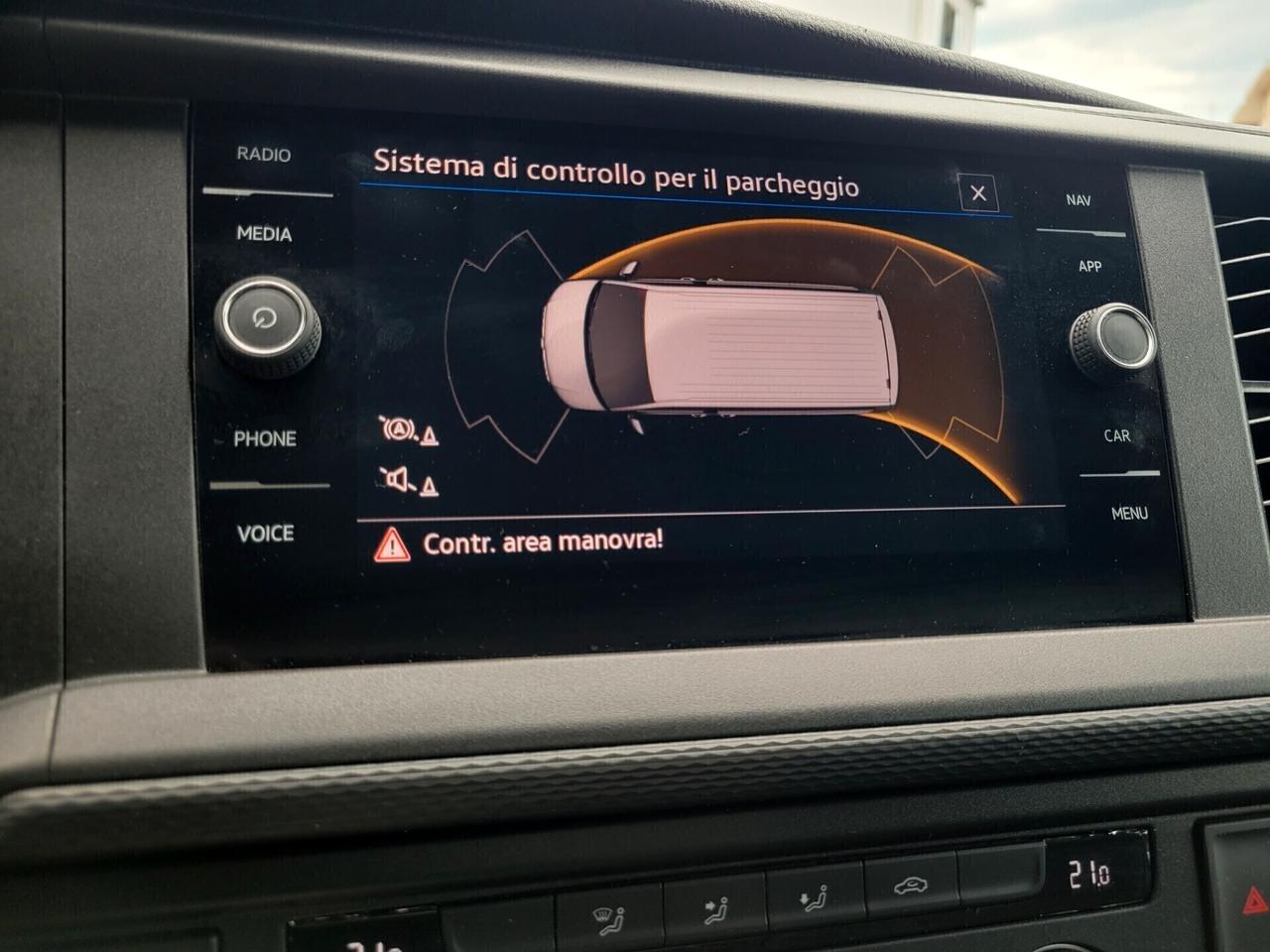 Volkswagen Caravelle 2.0 TDI AUT. 8 POSTI CARPLAY NAVI FULL-LED