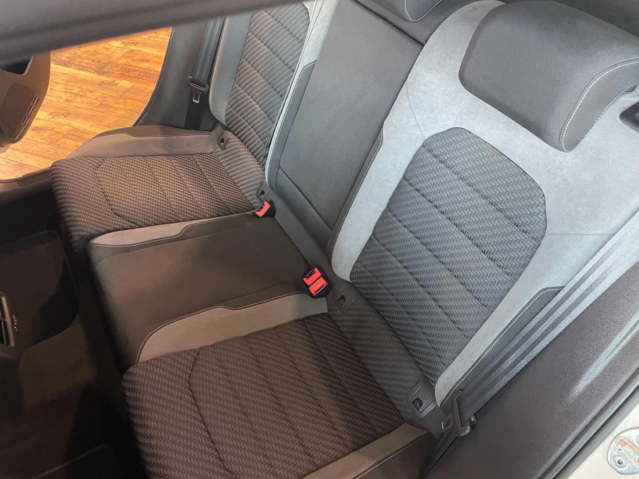 Volkswagen Golf 2.0 TDI 150cv DSG 5p. Sport Rline