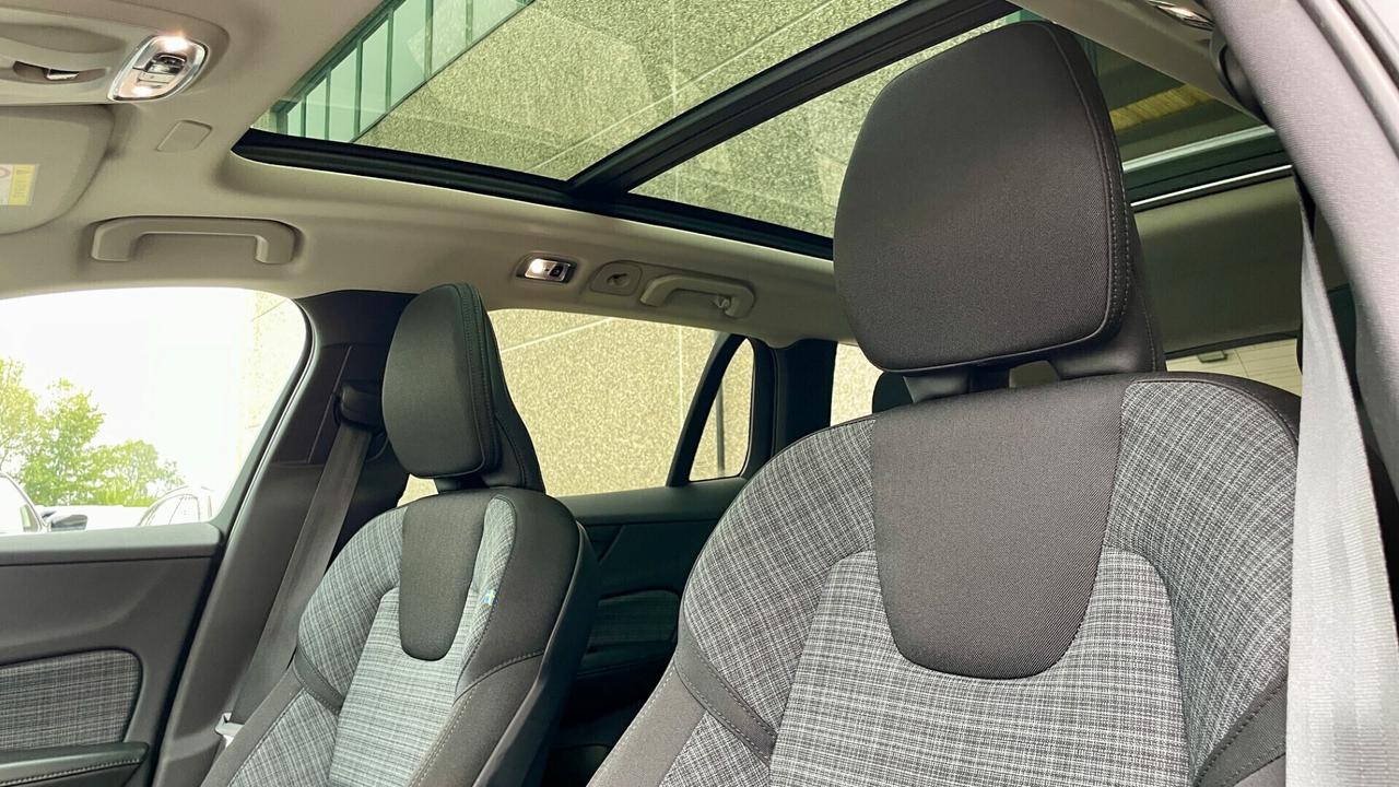 VOLVO V60 B4 2.0 GEARTRONIC MOMENTUM BUSINESS PRO 197CV - FULL LED, TETTO, SEDILI RISCALDABILI