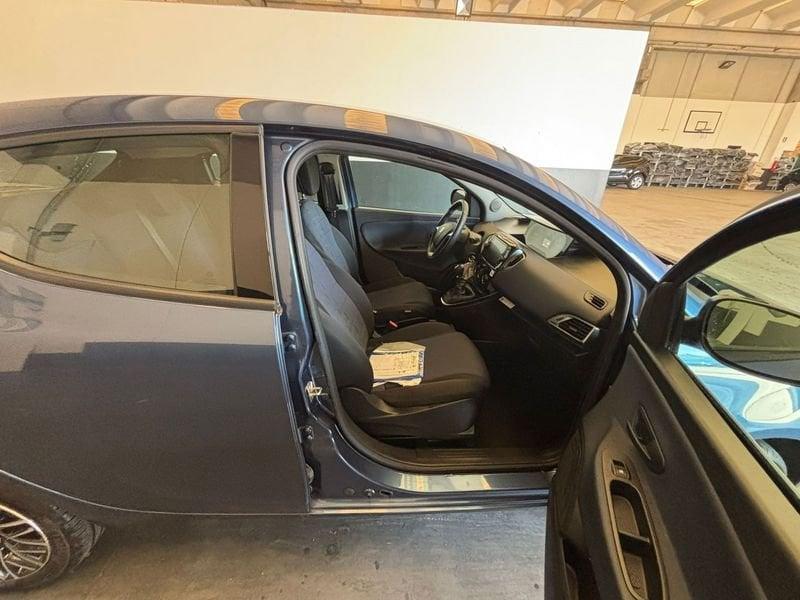 Lancia Ypsilon Ypsilon 1.0 FireFly 5 porte S&S Hybrid Platino