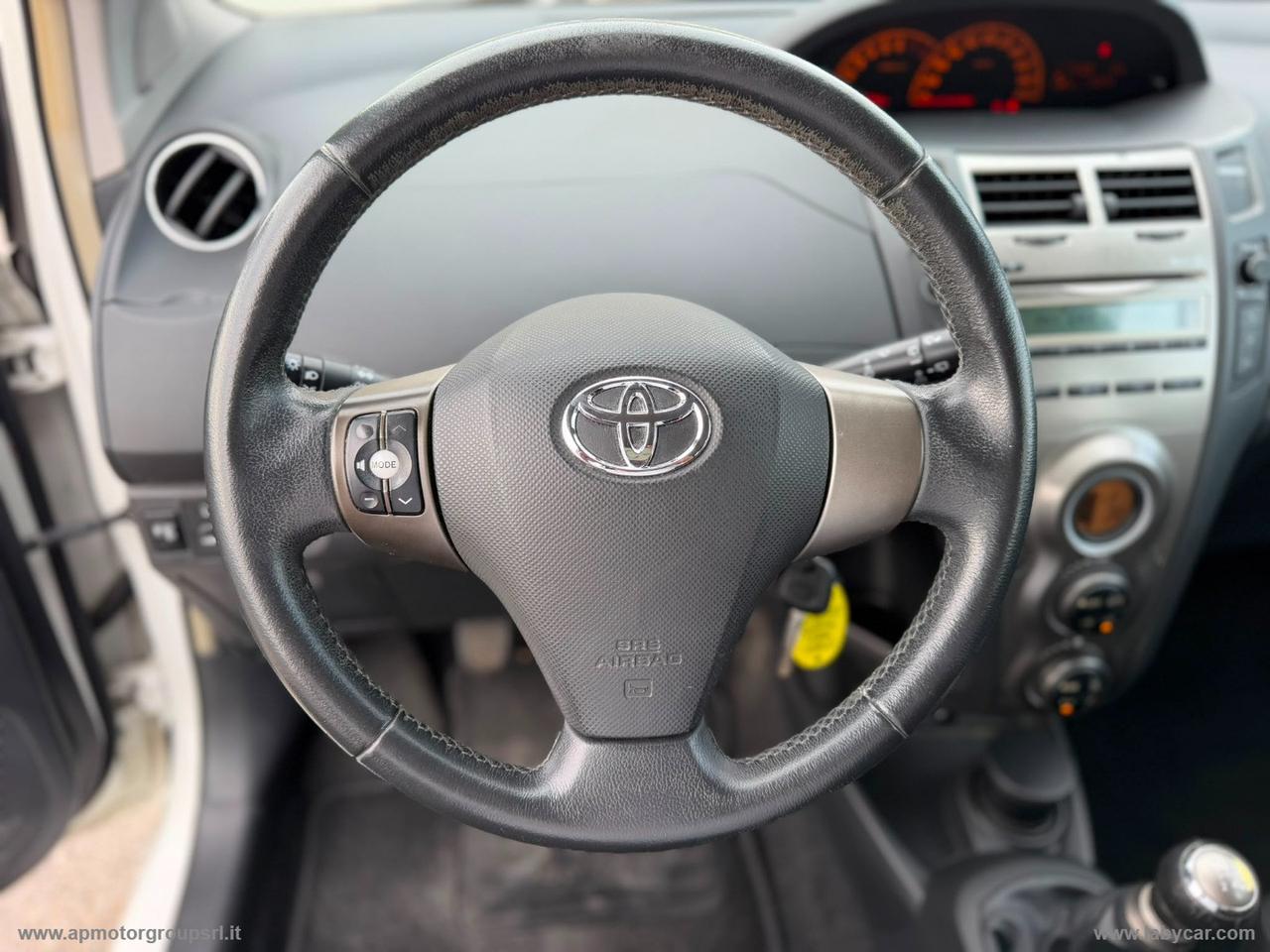 TOYOTA Yaris 1.0 5p. Sol