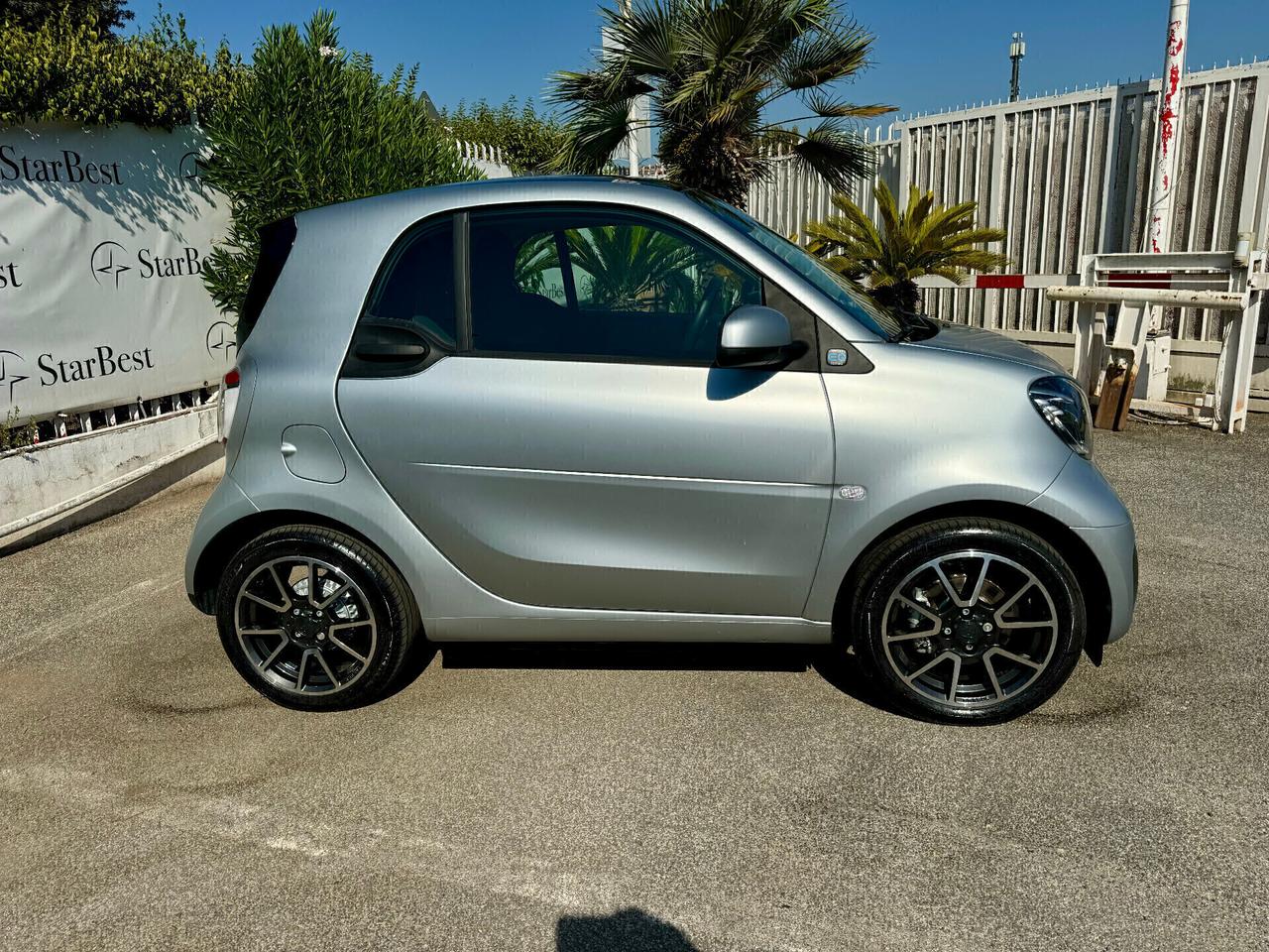 Smart ForTwo EQ Mattrunner (4,6kW)*LED*RETROCAMERA*CAR PLAY*CERCHI 16" BRABUS "