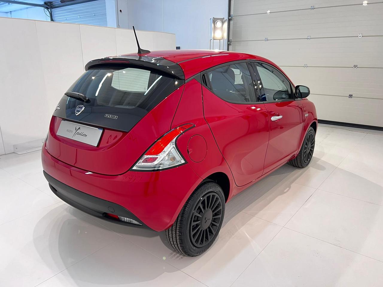 Lancia Ypsilon 1.0 FireFly 5 porte S&S Hybrid Silver