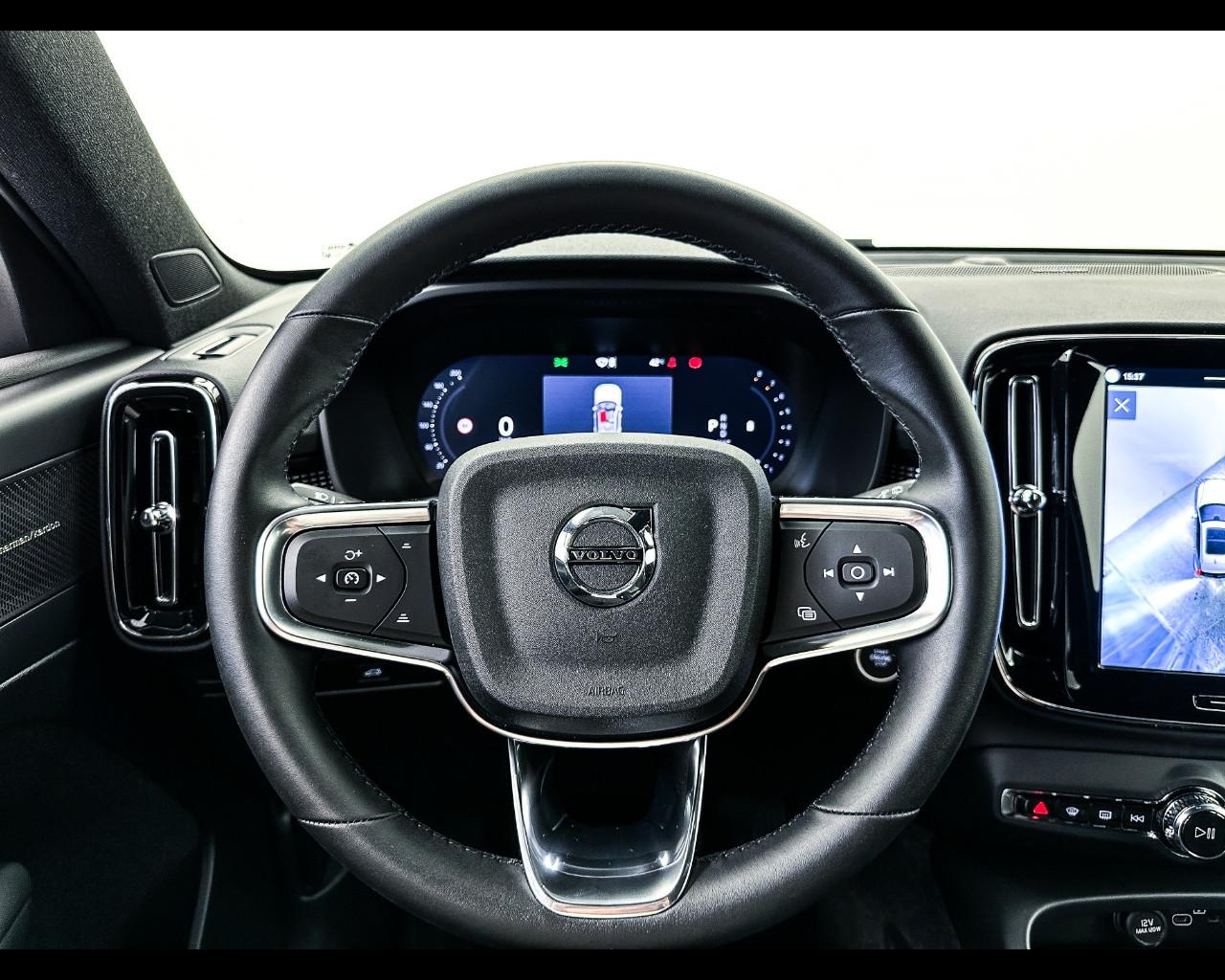 VOLVO XC40 Plus Dark B4 AUT