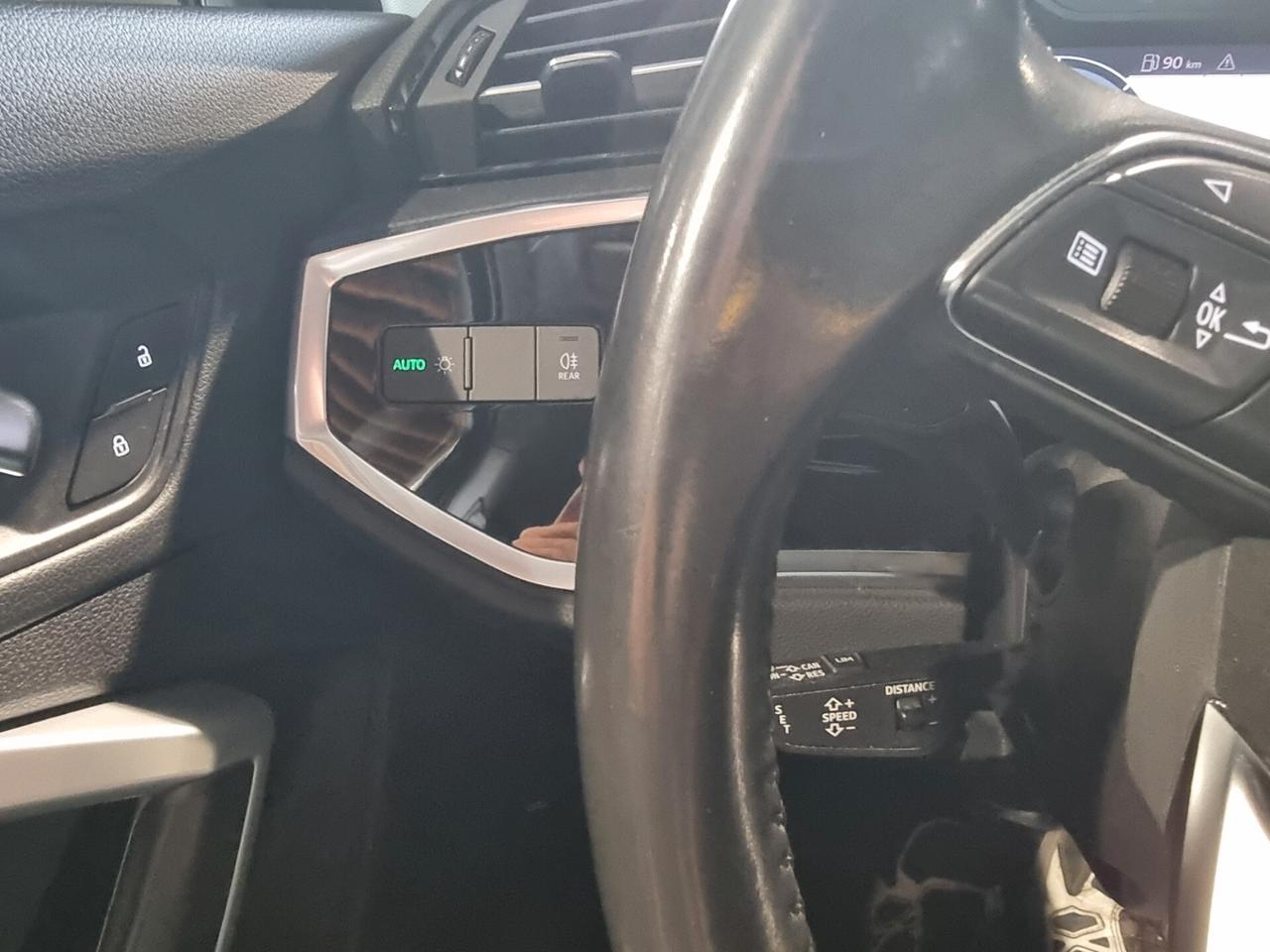 AUDI Q3 35 TDI S tronic Business • Virtual Cockpit • LED • Navi • Euro 6