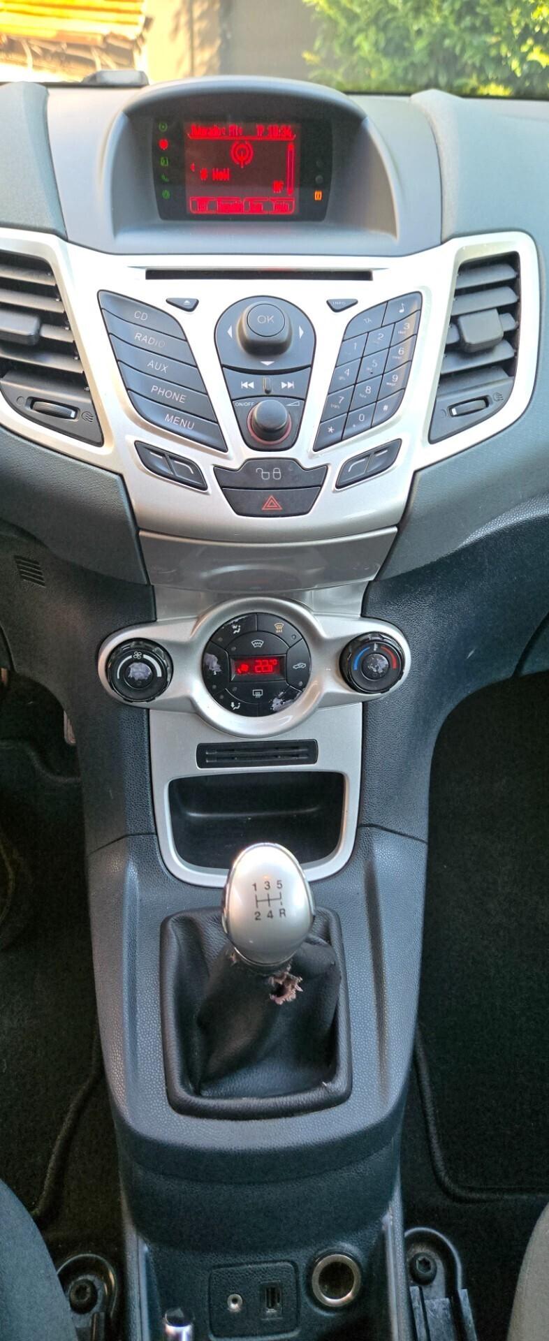 Ford Fiesta 1.4 TDCi 70CV 5 porte Titanium