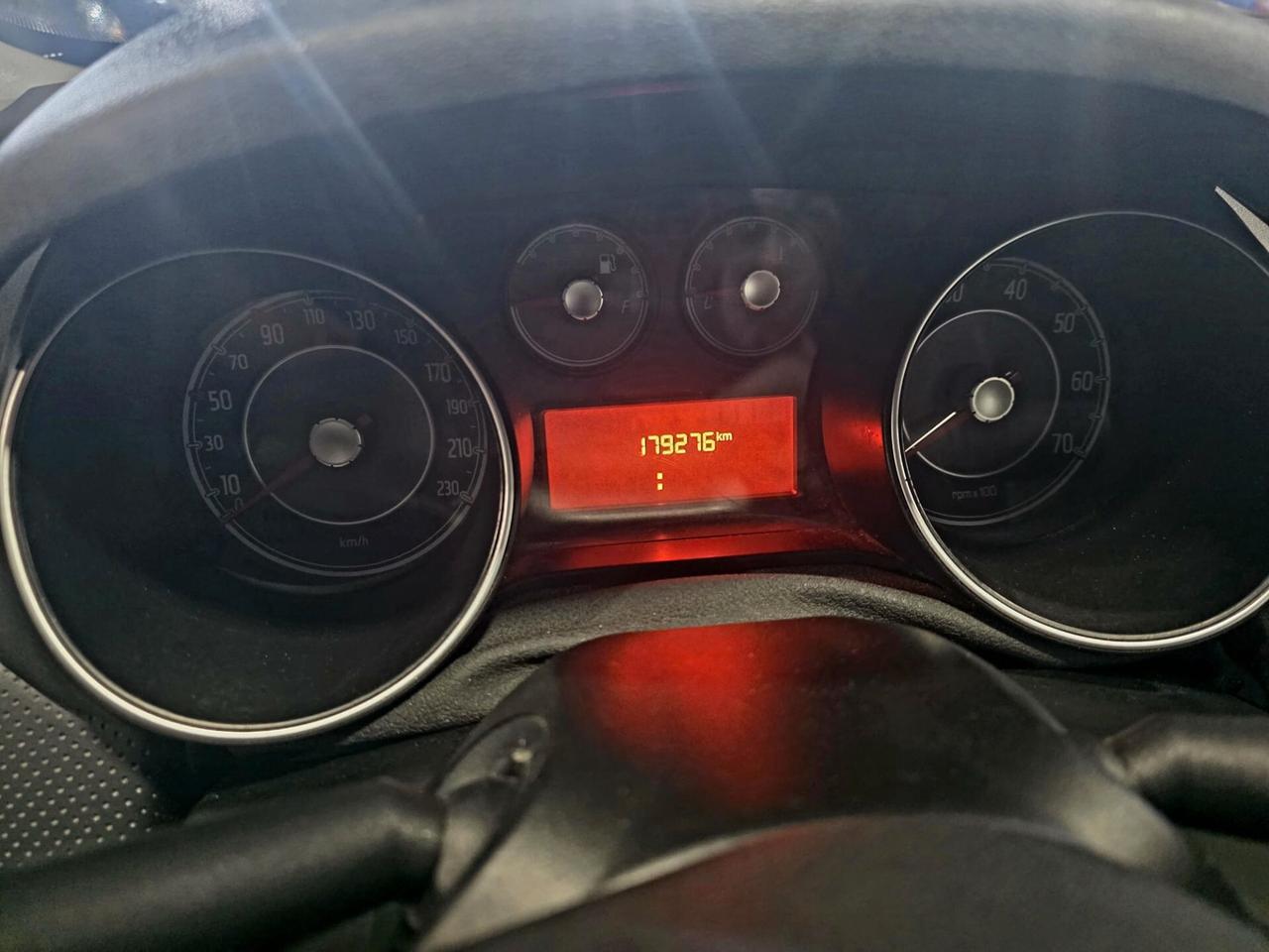 FIAT PUNTO 1.2 BENZINA DEL NORD ITA 2011