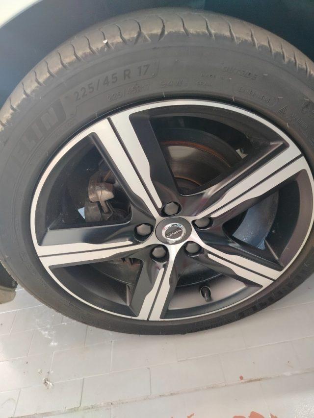 VOLVO V40 D2 R-design