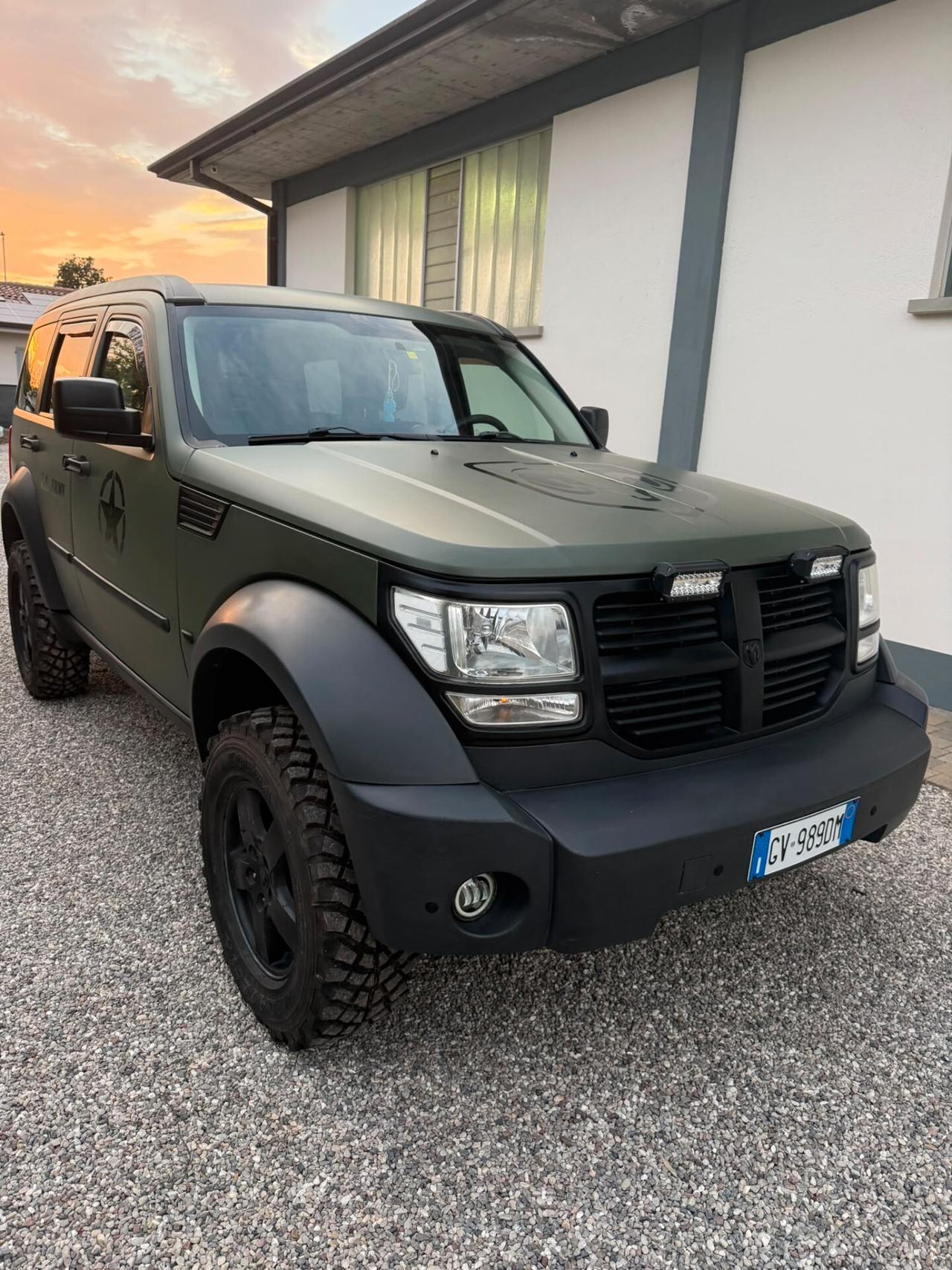 Dodge Nitro 2.8 CRD Automatico – Assetto Rialzato – 3 Set Ruote – Gancio Traino