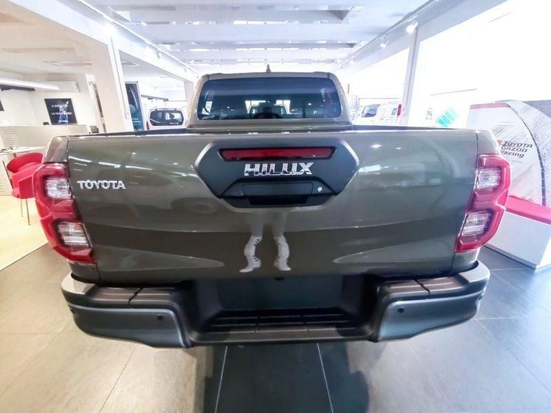 Toyota Hilux 2.8 D-4D A/T 4WD 48V 4 porte Double Cab Invincible
