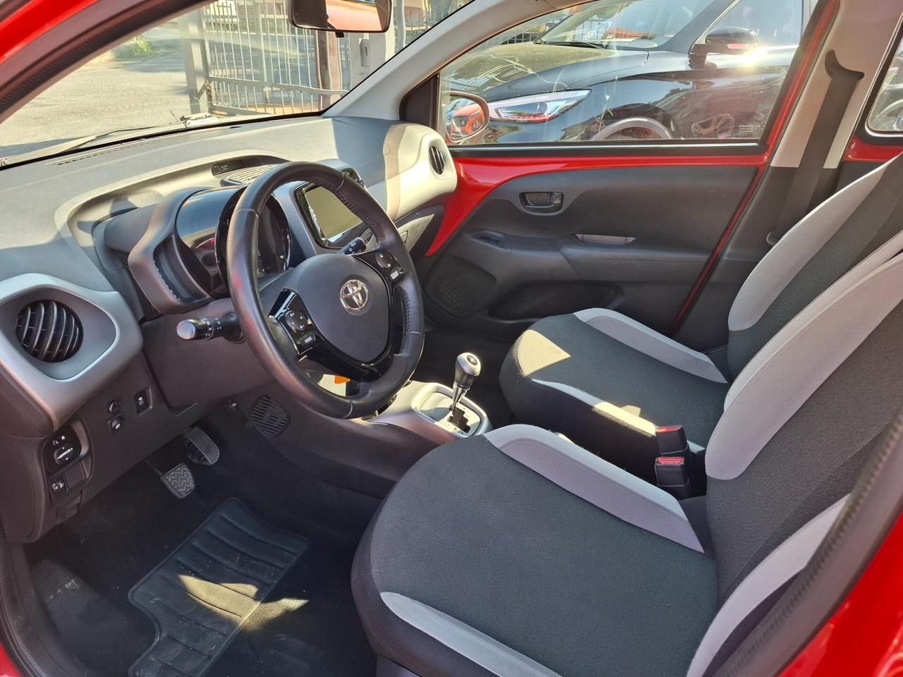 Toyota Aygo 1.0 VVT-i 69 CV 5 porte x-play MMT