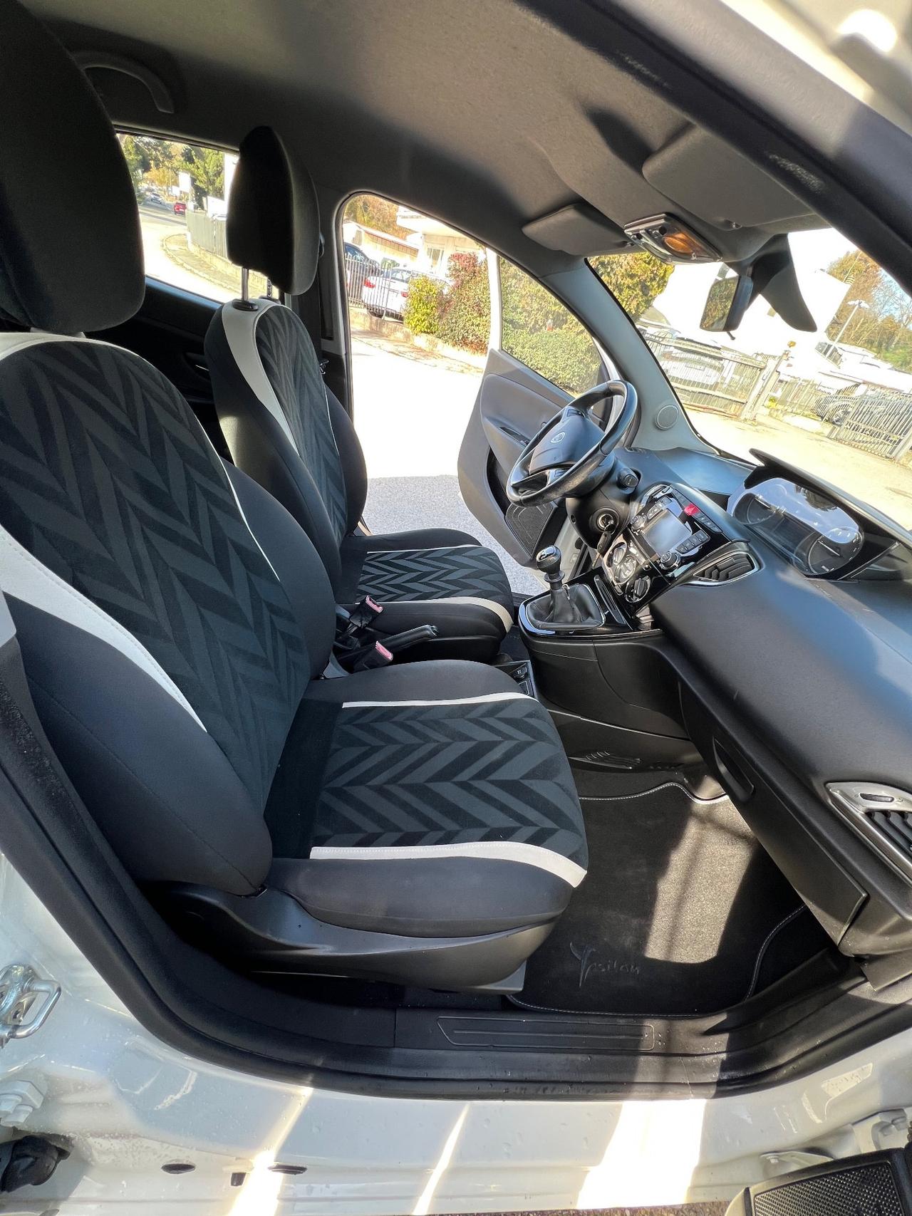 Lancia Ypsilon 1.2 69 CV 5 porte GPL Ecochic Silver