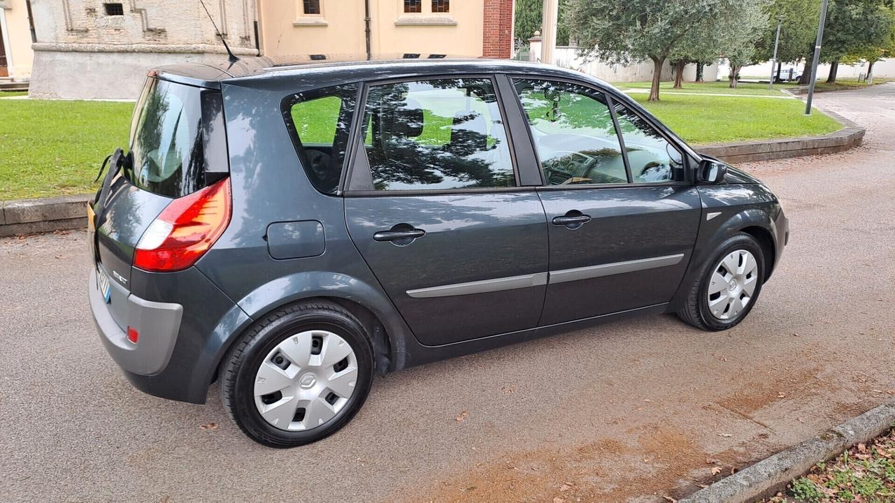 Renault Scenic Grand Scénic 1.9 dCi/130CV