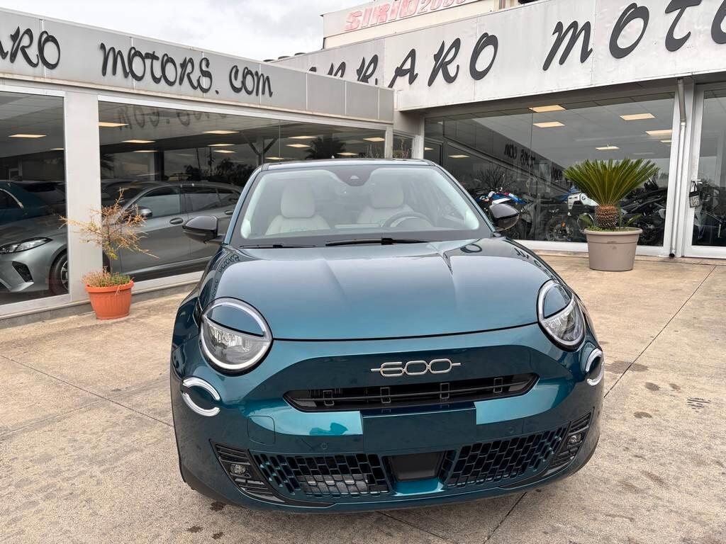 Fiat 600 Hybrid La Prima 2025/ KM 0 IVA ESPOSTA Tua a soli 269 Euro al mese