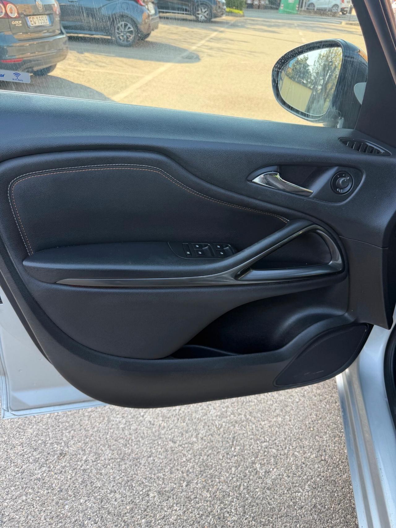 Opel Zafira Tourer 1.6 METANO - 7 POSTI - 12 MESI DI GARANZIA -