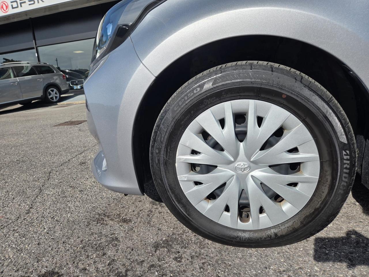 Toyota Yaris 1.5 Hybrid 5 porte Active *full-hybrid* neopatentati* NO VINCOLI FINANZIARI--