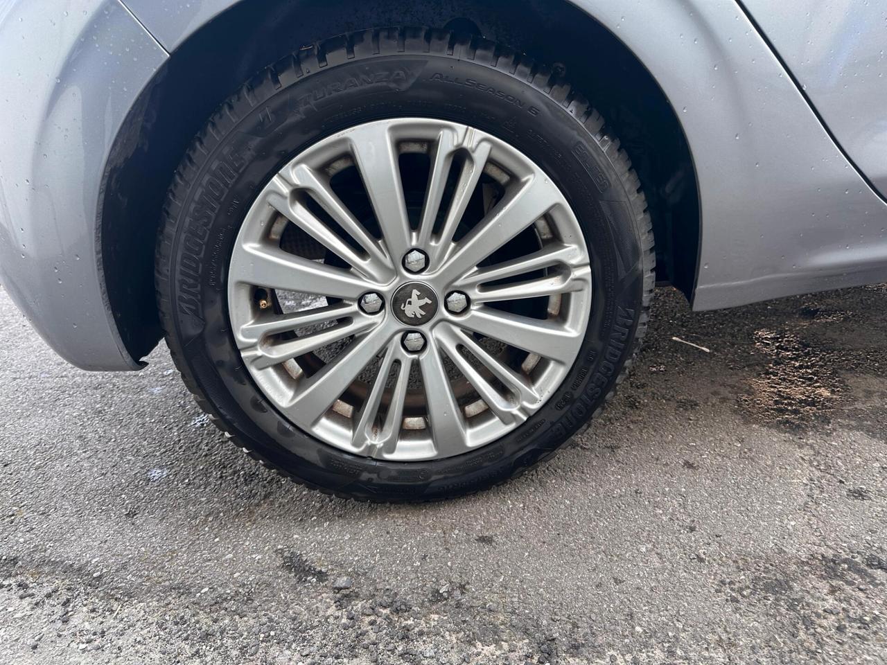 Peugeot 208 PureTech 82 5 porte Allure