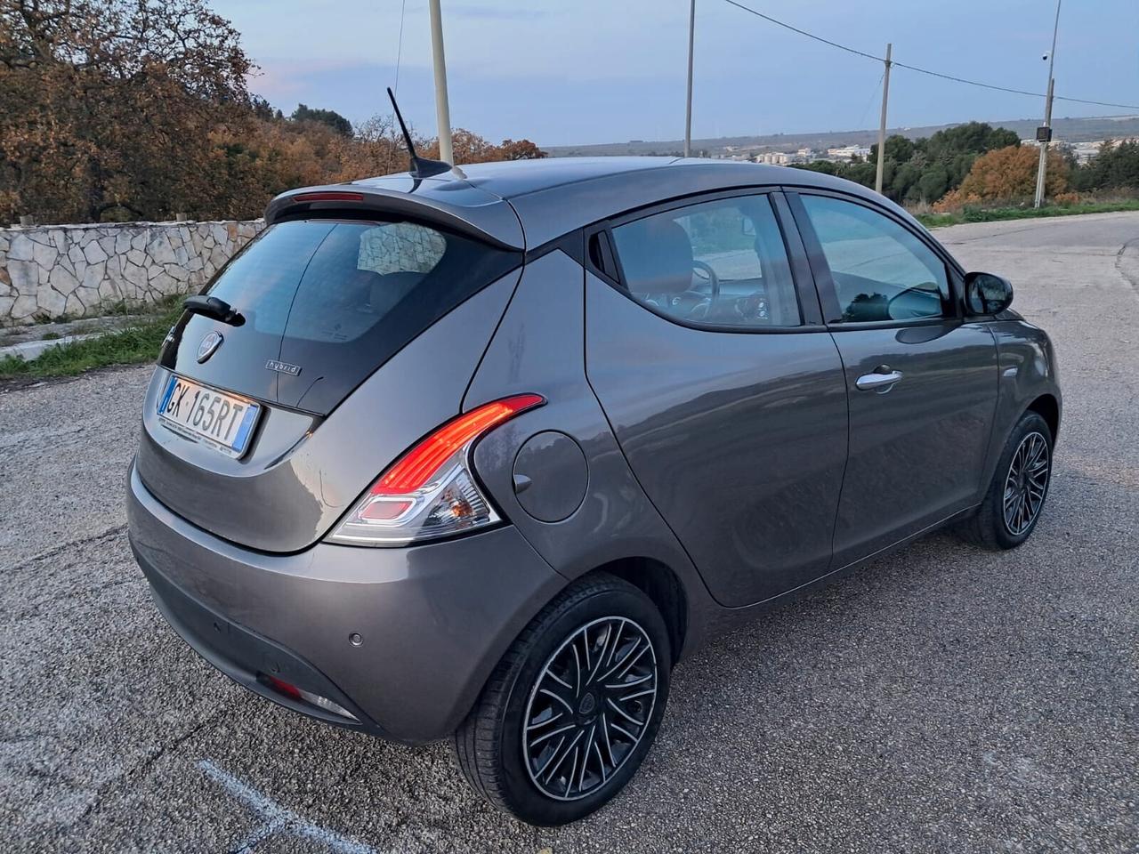 Lancia Ypsilon 1.0 FireFly 5 porte S&S Hybrid Ecochic Gold