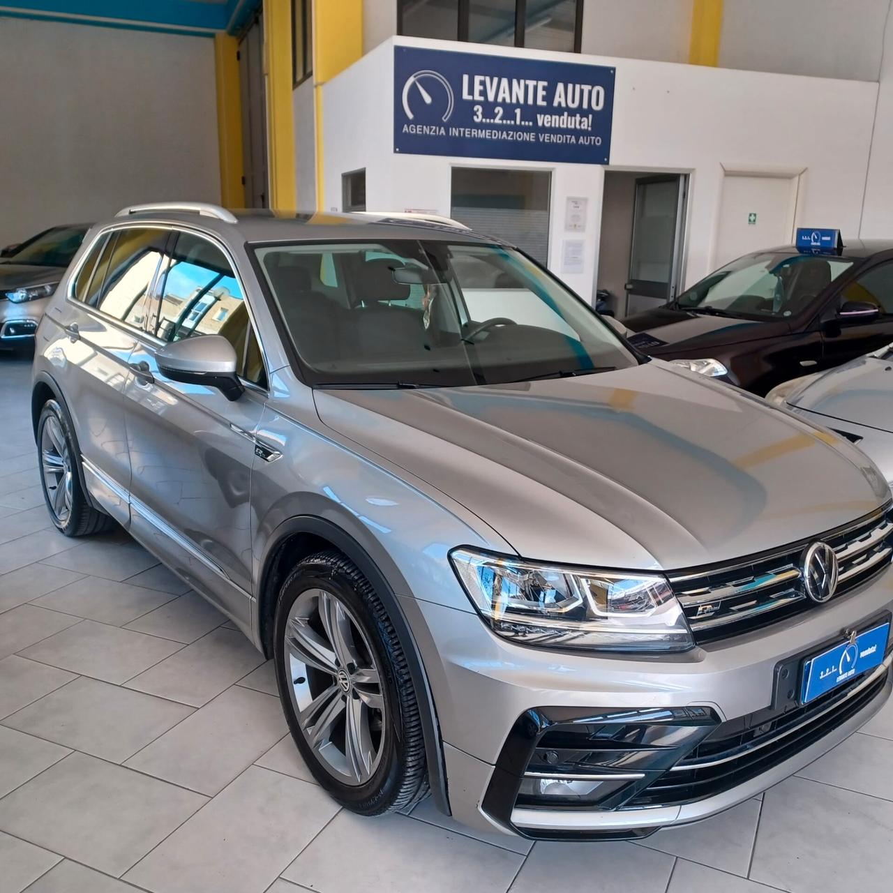 63.000 KM TAGLIANDI UFFICIALI TIGUAN R-LINE 1.6 TDI FULL OPTIONL