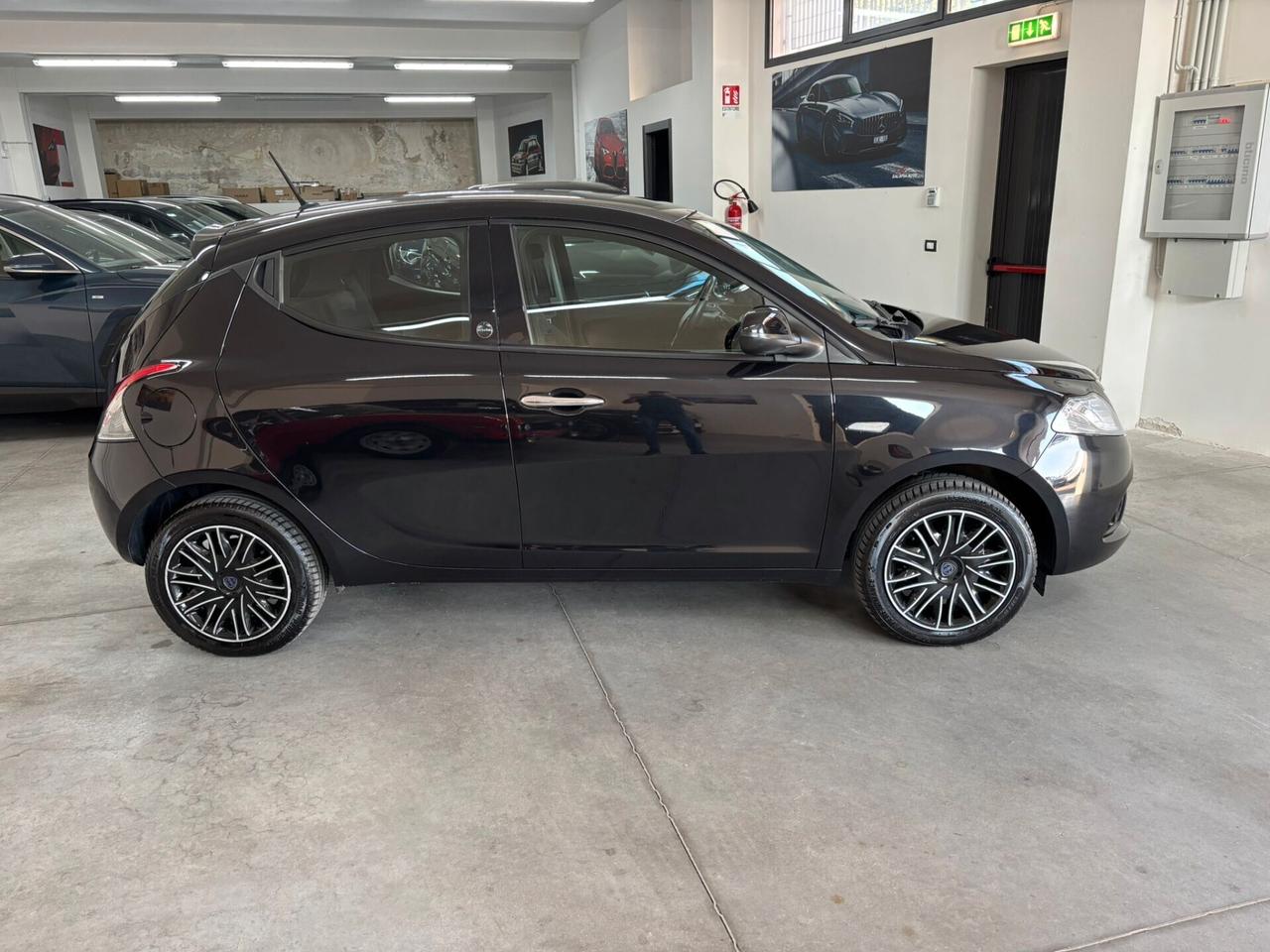 Lancia Ypsilon 1.0 FireFly 5 porte S&S Hybrid Ecochic Gold