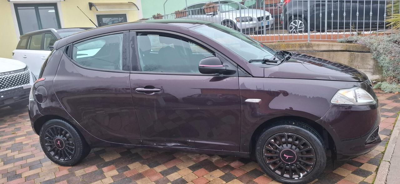 Lancia Ypsilon 1.2 69 CV 5 porte S&S Silver