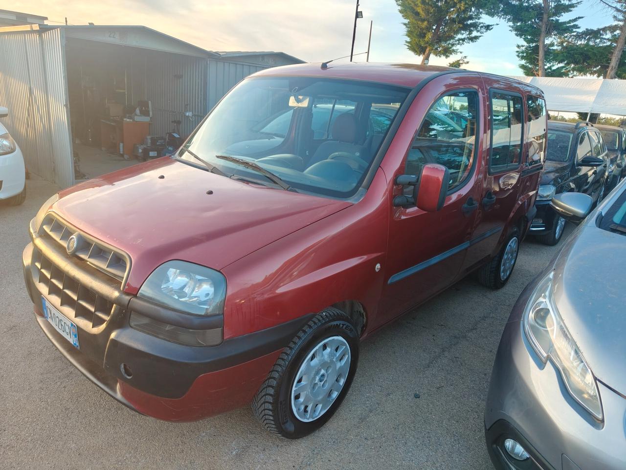 Fiat Doblo 1.9 JTD vetrato 5 posti