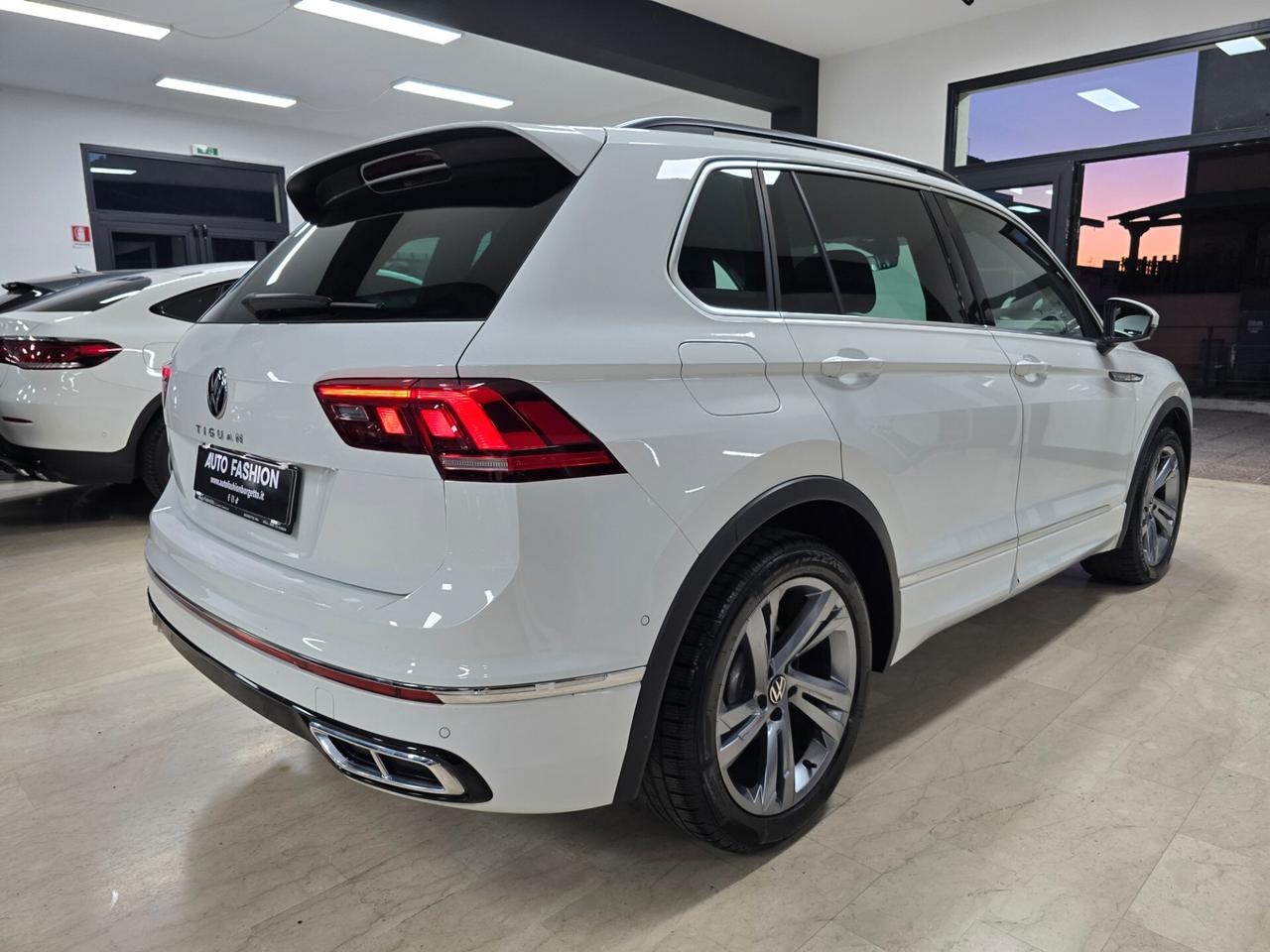 Volkswagen Tiguan 2.0 TDI 150 CV SCR DSG R-Line (Camera 360)