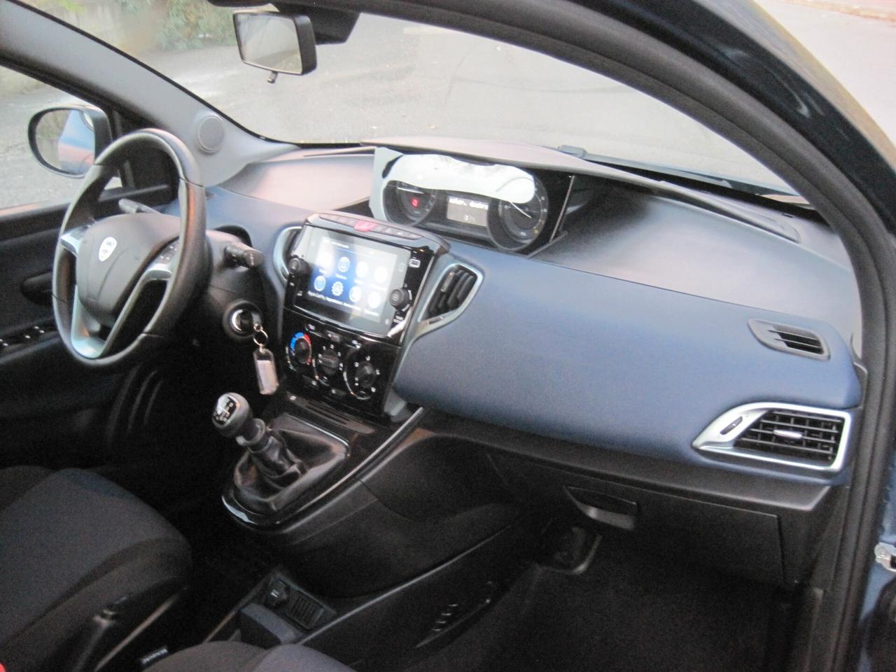 Lancia Ypsilon 1.0 FireFly 5 porte S&S Hybrid Platino