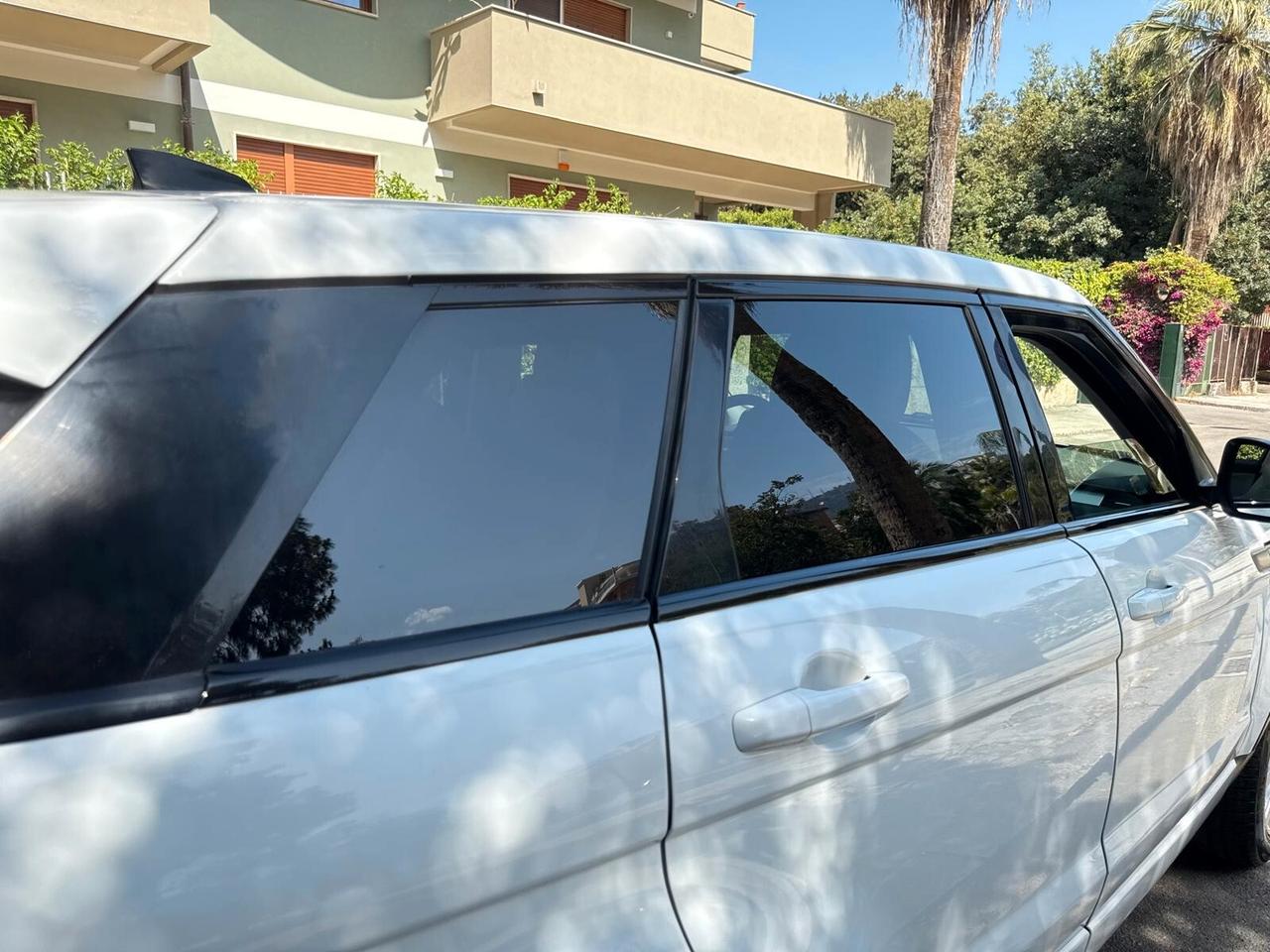 Land Rover Range Evoque 2.0 eD4 5p. Business Edition Premium Pure