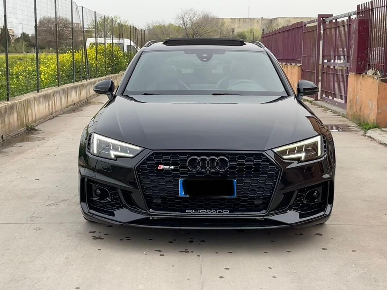 Audi rs4 2.9 530 hp total black strafull