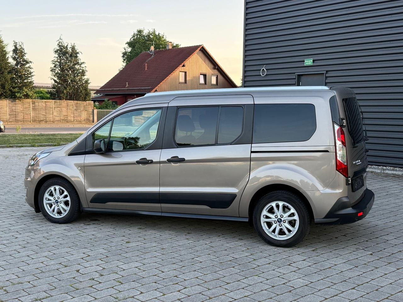 Ford Tourneo Connect Gran 1.5 EcoBlue 120 CV aut. Titanium
