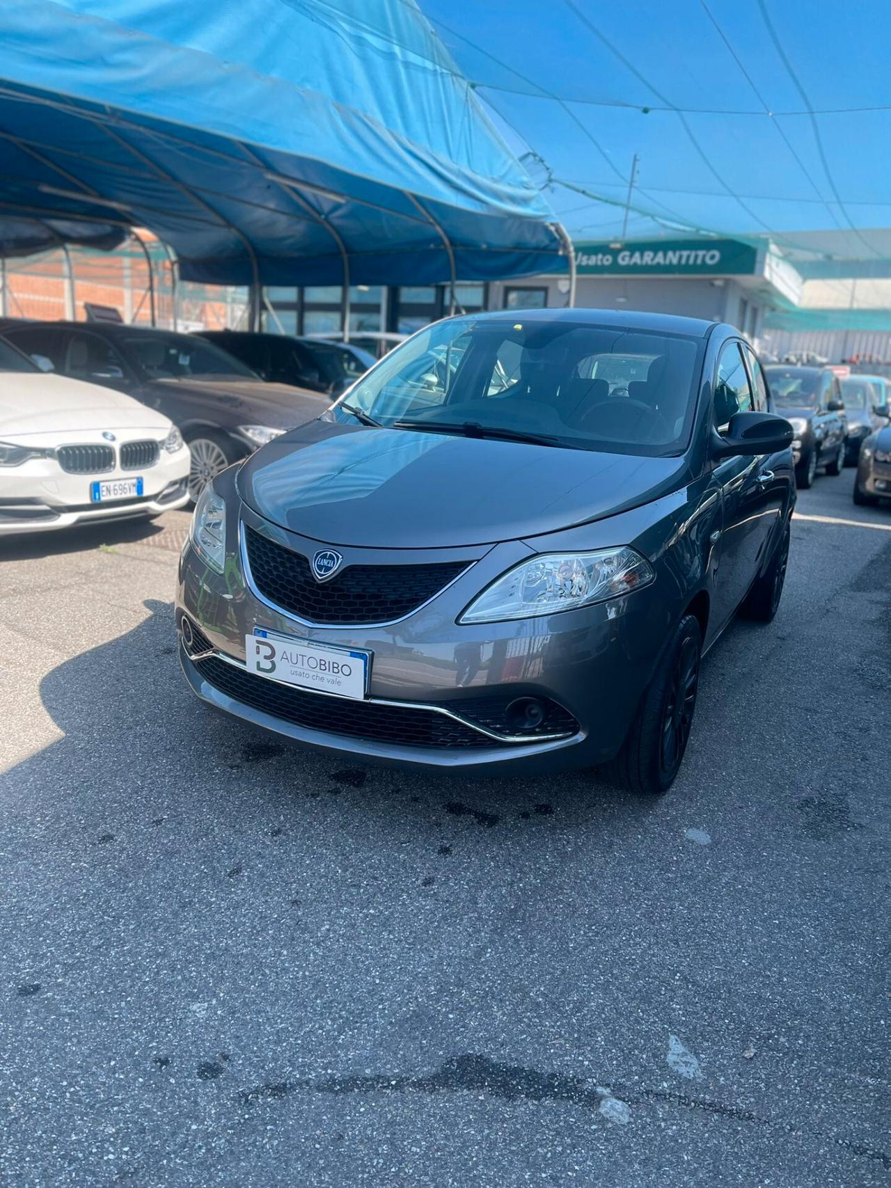 Lancia Ypsilon 1.2 69 CV 5 porte S&S Silver