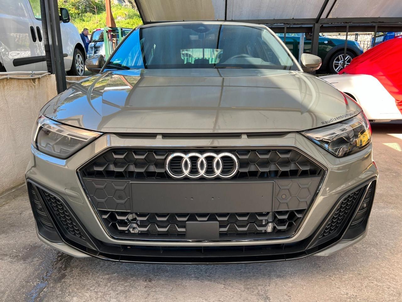 Audi A1 30 S line Automatica-matrix. 7800 km