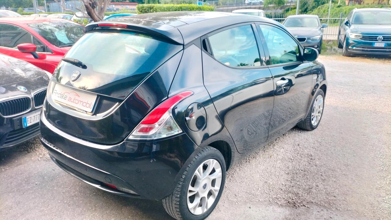 Lancia Ypsilon 1.2 DOPPIO TETTO NAVIGATORE PREZZO REALE