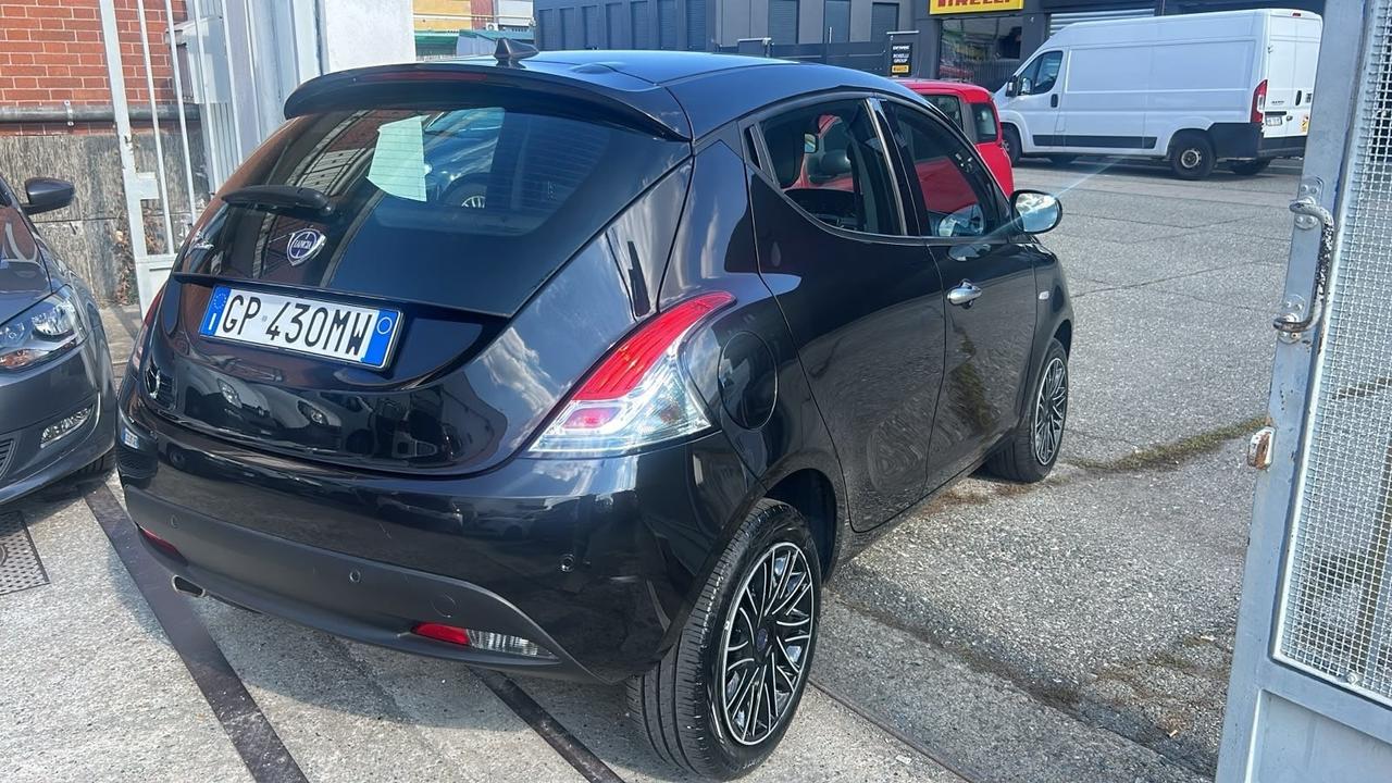 Lancia Ypsilon 1.0 FireFly 5 porte gold