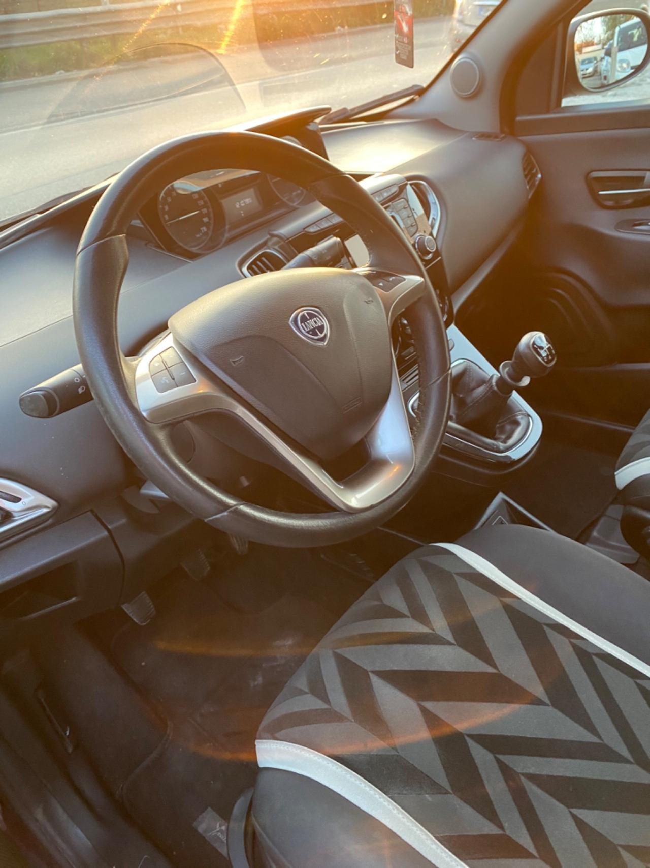 Lancia Ypsilon 1.2 69 CV 5 porte GPL Ecochic Silver