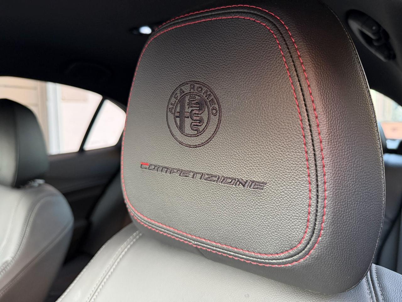Alfa Romeo Giulia 2.0 Turbo 280 CV AT8 AWD Q4 Competizione