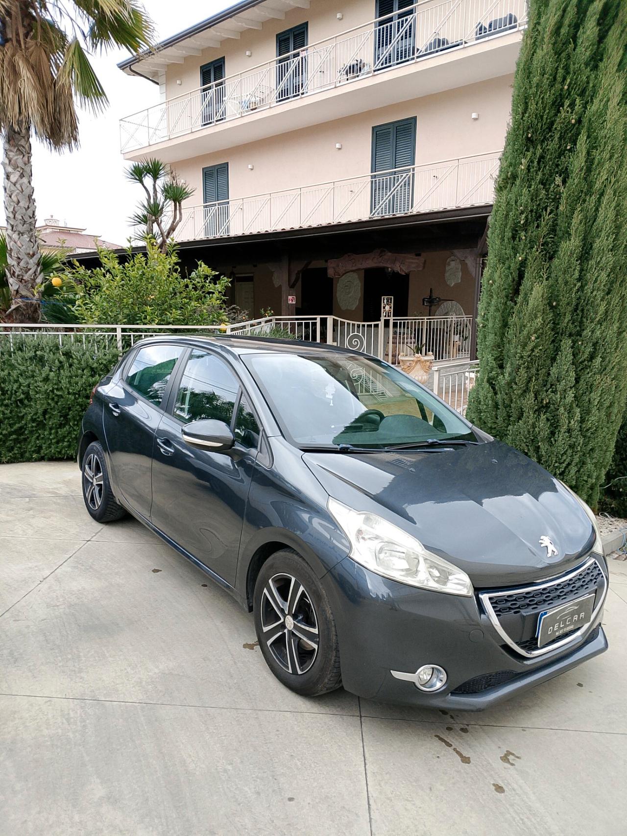 Peugeot 208 1.4 HDi 68 CV 5 porte Allure