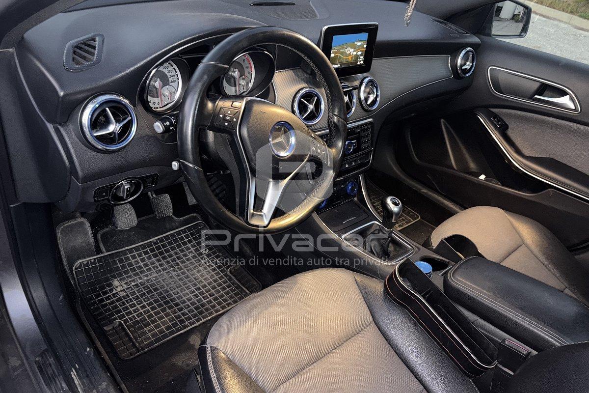 MERCEDES GLA 180 d Automatic Premium