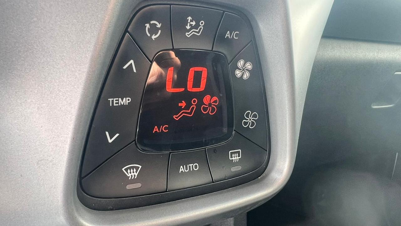 Toyota Aygo Connect 1.0 VVT-i 72 CV 5 porte x-clusiv