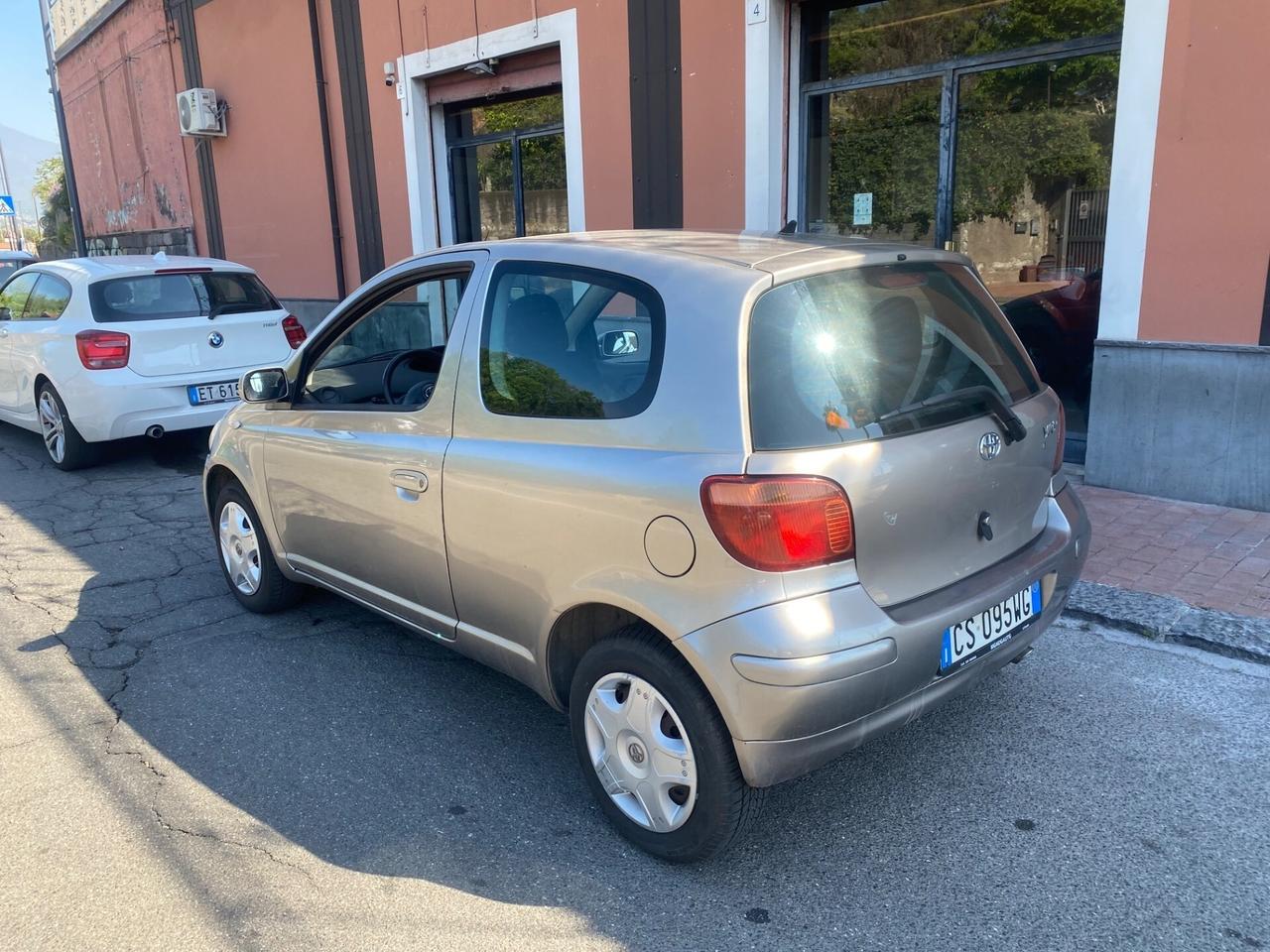 Toyota Yaris 1.0i 16V cat 3 porte Sol