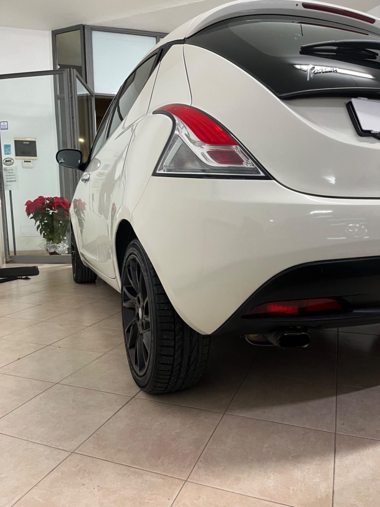 Lancia Ypsilon 1.3 MJT 16V 95 CV 5 porte S&S Gold