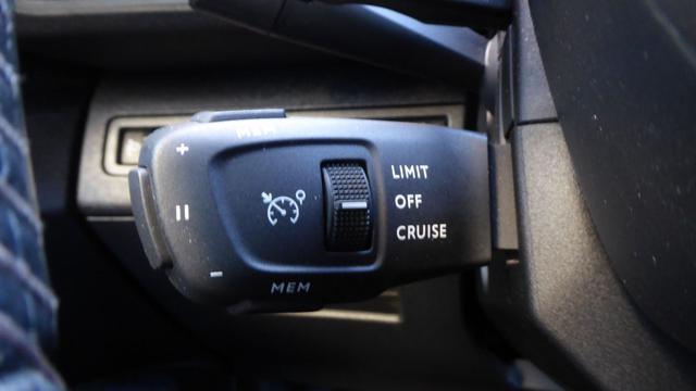 PEUGEOT 3008 BlueHDi 130 S&S EAT8 Active Pack