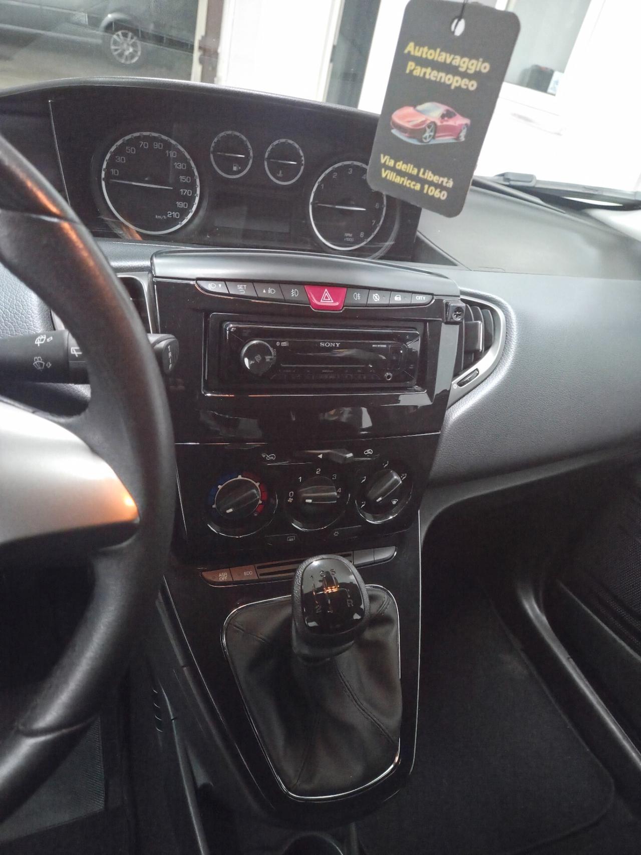 Lancia Ypsilon 0.9 TwinAir 85 CV 5 porte S&S Silver