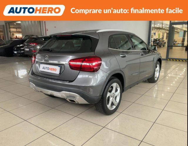 MERCEDES-BENZ GLA 200 Sport
