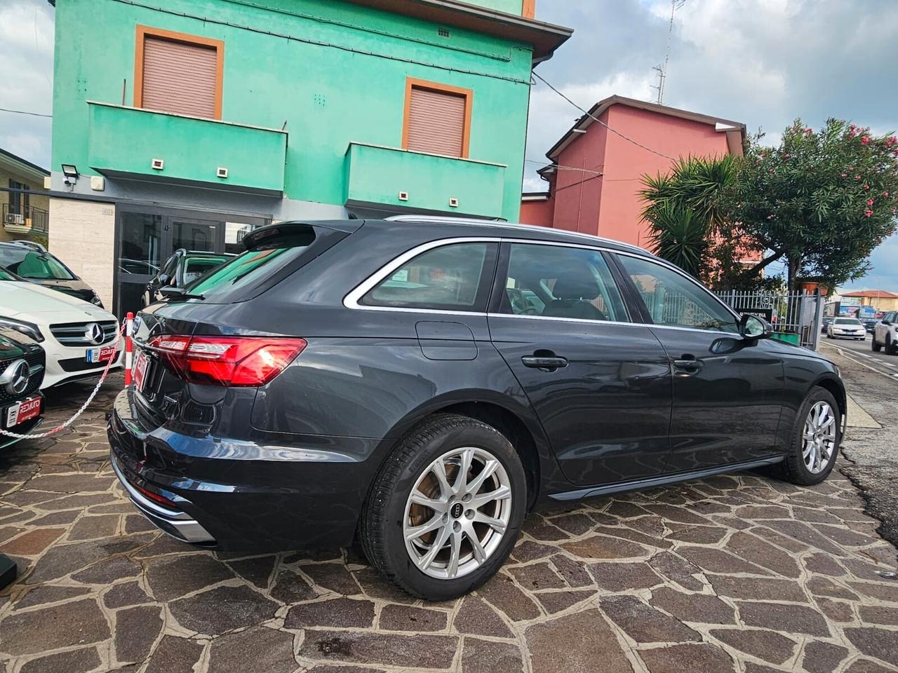 Audi A4 40 TDI quattro S tronic Business Advanced