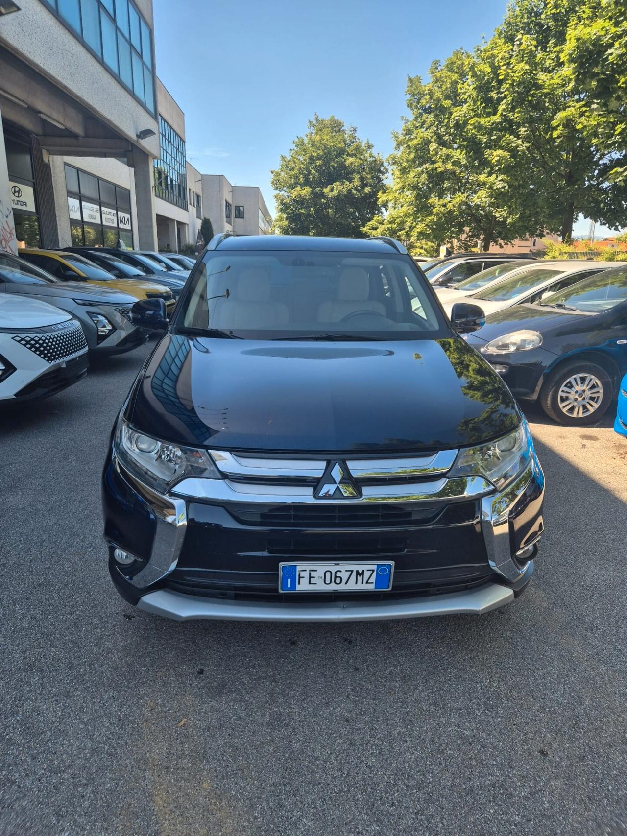 Mitsubishi Outlander 2.2 DI-D 4WD Instyle Plus SDA 7 posti