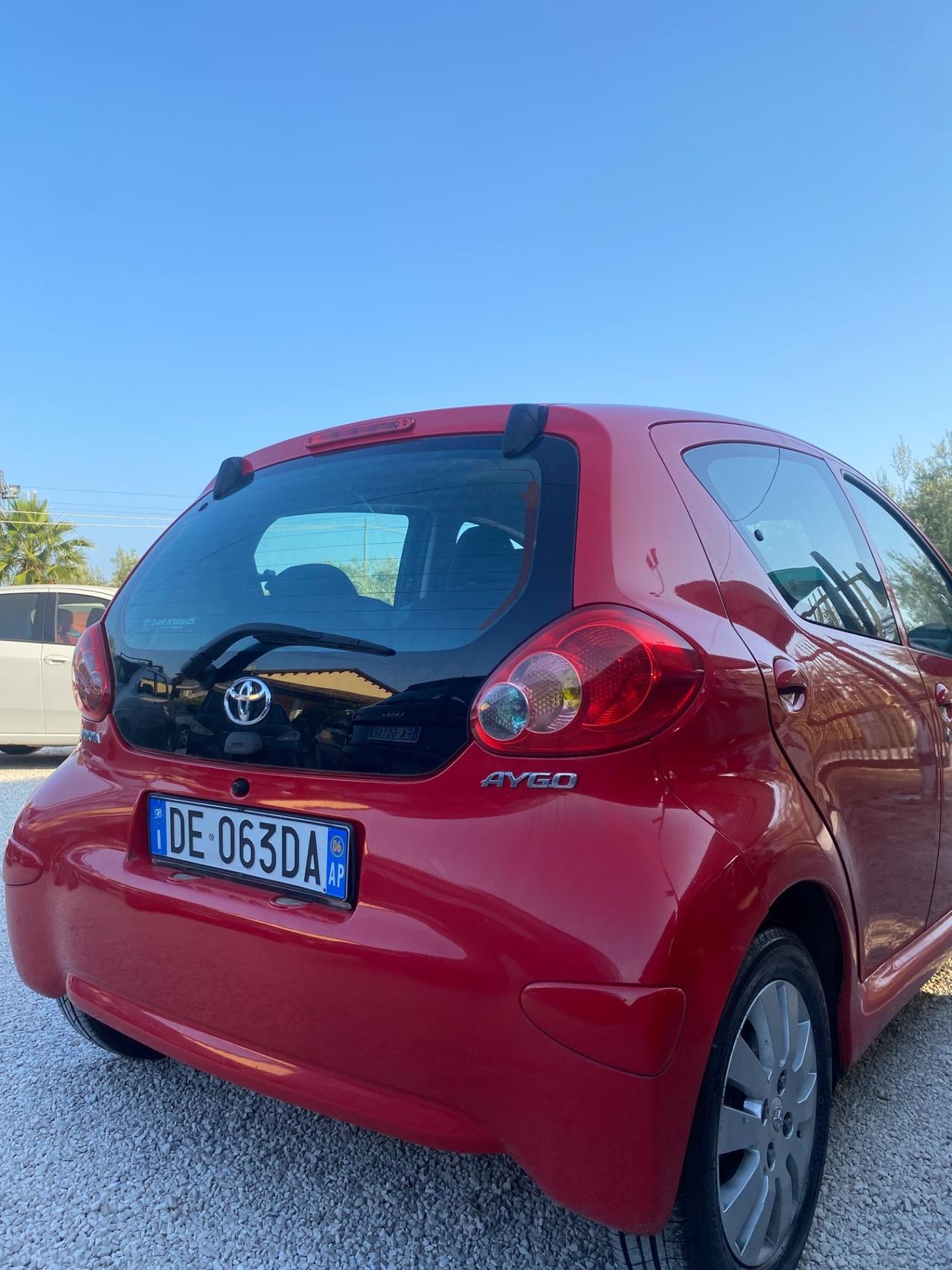 Toyota Aygo 1.0 12V VVT-i 5 porte Sol
