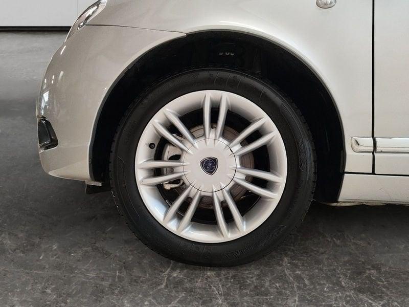 Lancia Ypsilon 1.2 8v Unyca