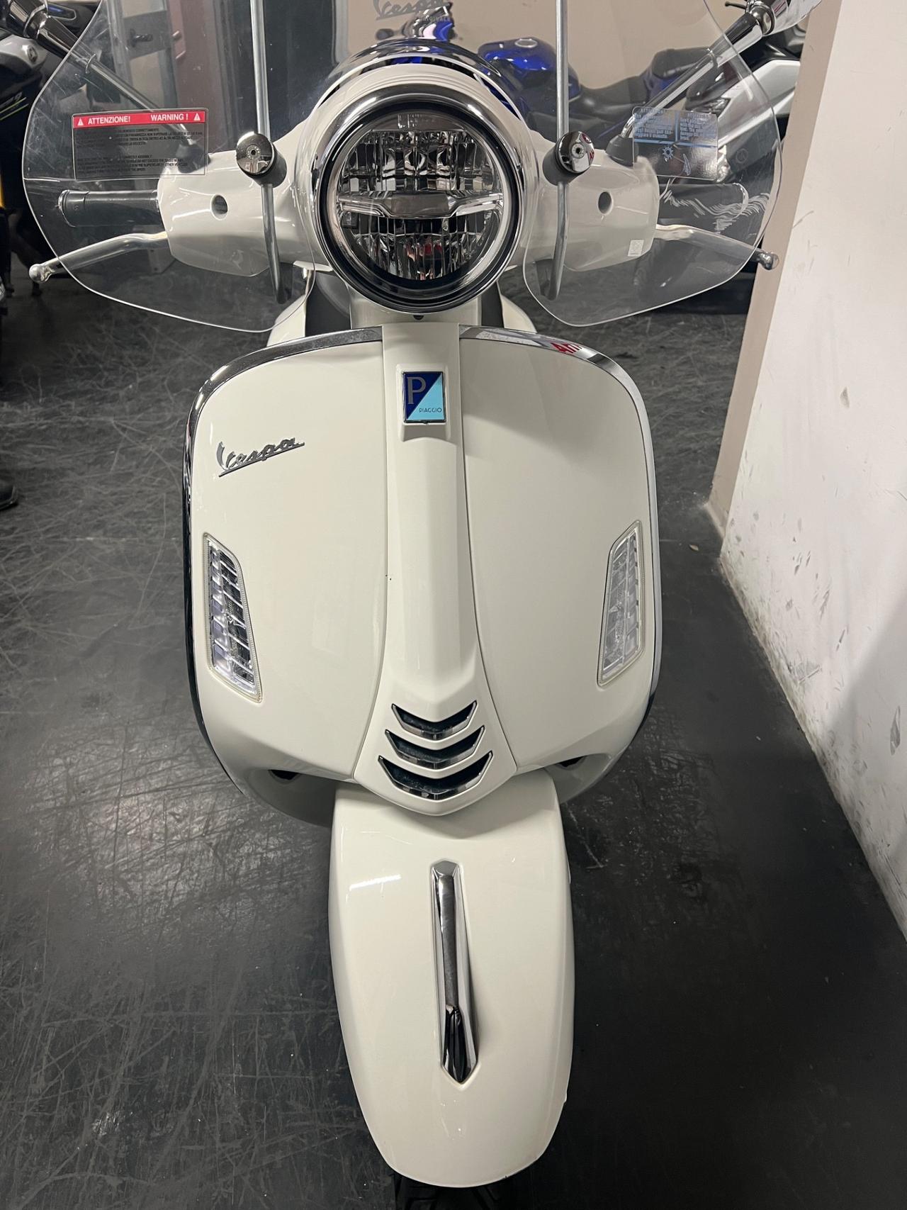 Piaggio Vespa GTS 300